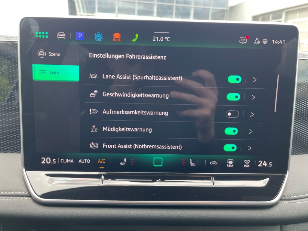 Fahrzeugabbildung Volkswagen Tiguan 1.5 eTSI DSG Goal IQ.Light AHK SHZ Navi PDC