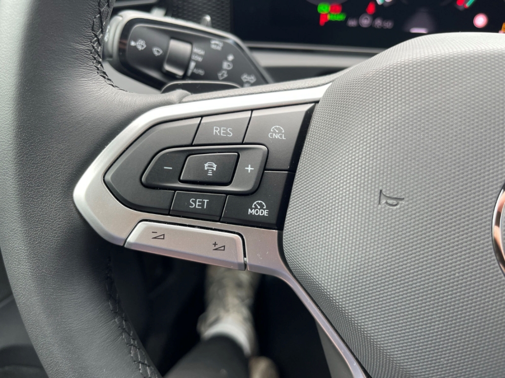 Fahrzeugabbildung Volkswagen Tiguan 1.5 eTSI DSG Goal IQ.Light AHK SHZ Navi PDC