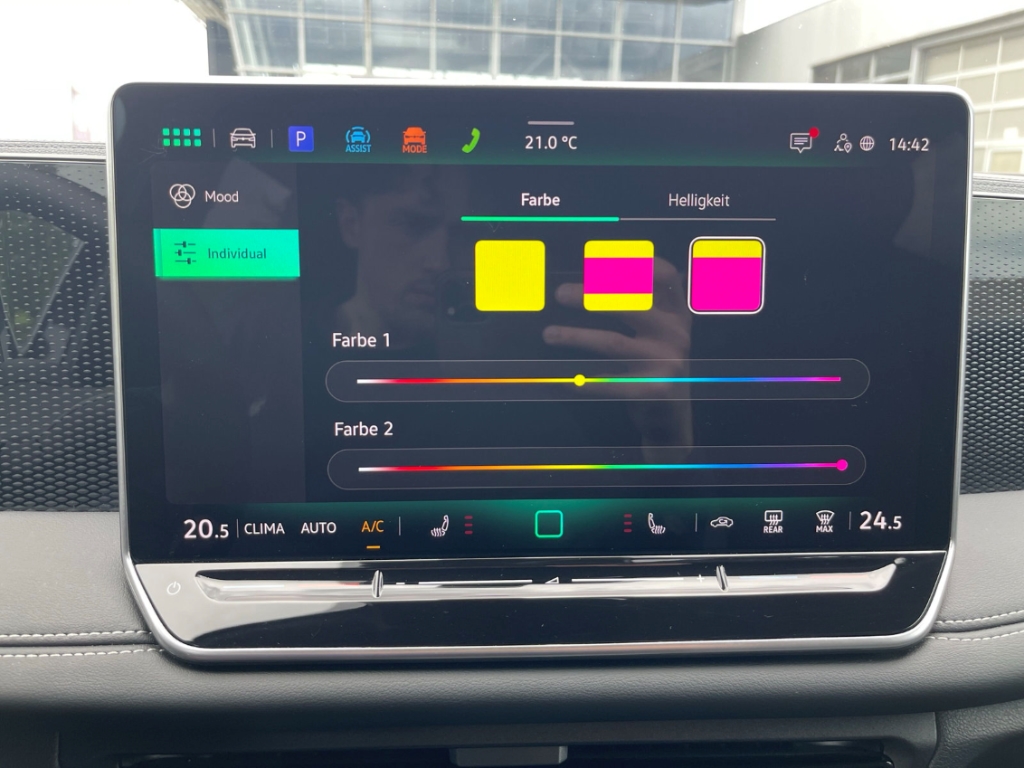 Fahrzeugabbildung Volkswagen Tiguan 1.5 eTSI DSG Goal IQ.Light AHK SHZ Navi PDC