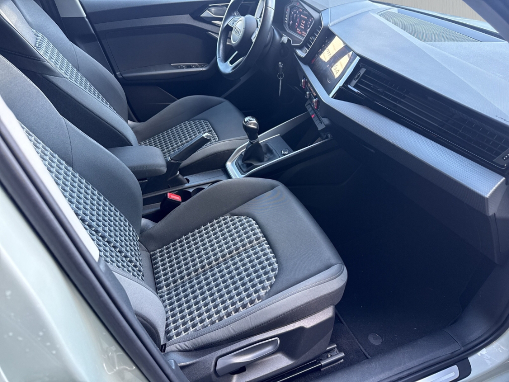 Fahrzeugabbildung Audi A1 Sportback 30 TFSI advanced Sportsitz SHZ PDC