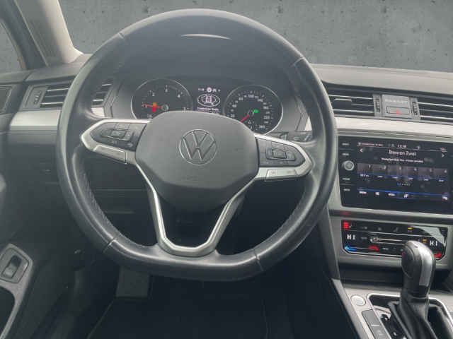 Fahrzeugabbildung Volkswagen Passat TDI Variant NAV SHZ ACC SPUR CARPLAY