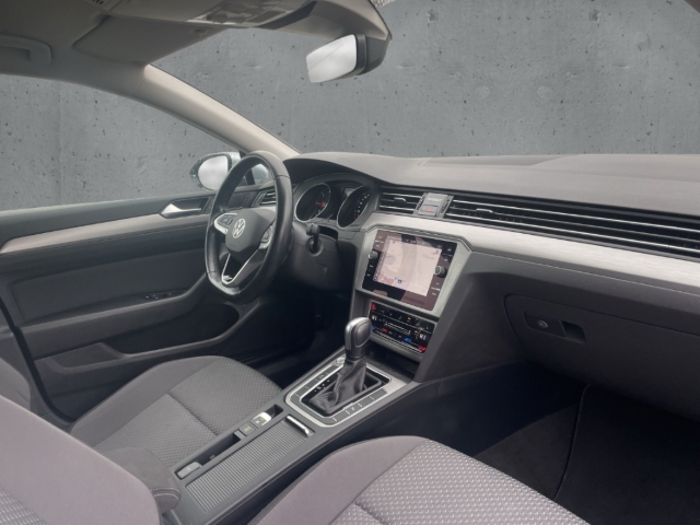 Fahrzeugabbildung Volkswagen Passat TDI Variant NAV SHZ ACC SPUR CARPLAY