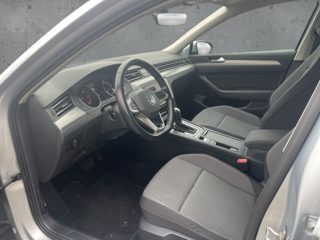 Fahrzeugabbildung Volkswagen Passat TDI Variant NAV SHZ ACC SPUR CARPLAY