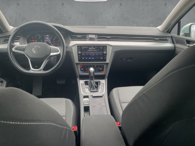Fahrzeugabbildung Volkswagen Passat TDI Variant NAV SHZ ACC SPUR CARPLAY