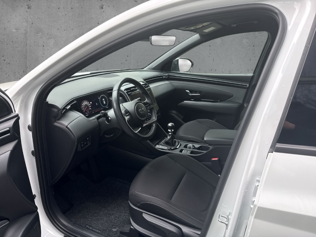 Fahrzeugabbildung Hyundai TUCSON 1.6 T-GDi MT 2WD ADVANTAGE Navi Digitales Cockpit Soundsystem