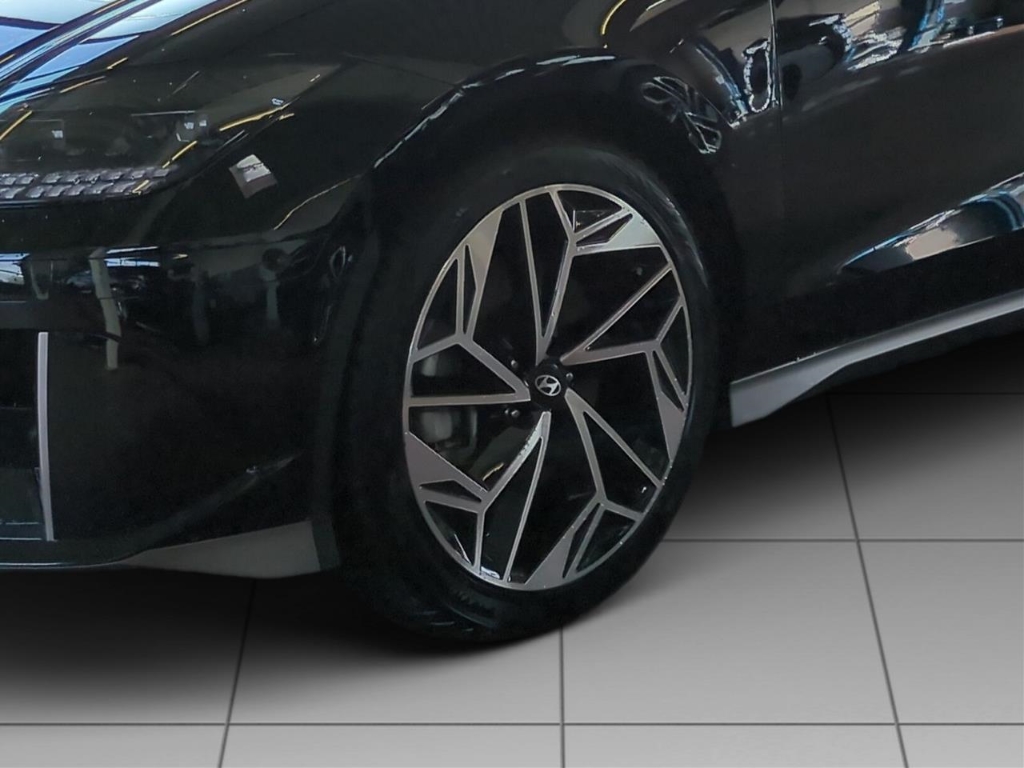 Fahrzeugabbildung Hyundai IONIQ 6 77,4 kWh 4WD MY25 TECHNIQ 20LM Park-P. Schiebedach HUD Navi Digitales Cockpit