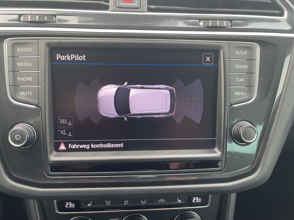 Fahrzeugabbildung Volkswagen Tiguan BMT Start-Stopp 2.0 TDI Comfortline AHK GJR DAB SHZ