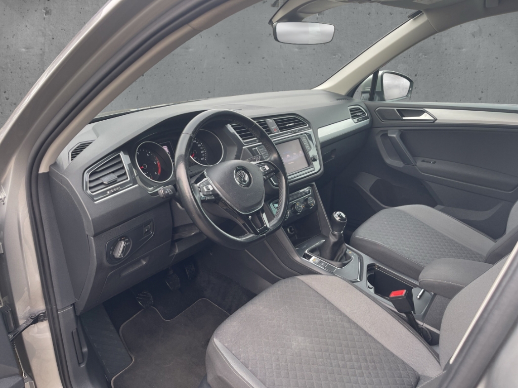 Fahrzeugabbildung Volkswagen Tiguan BMT Start-Stopp 2.0 TDI Comfortline AHK GJR DAB SHZ
