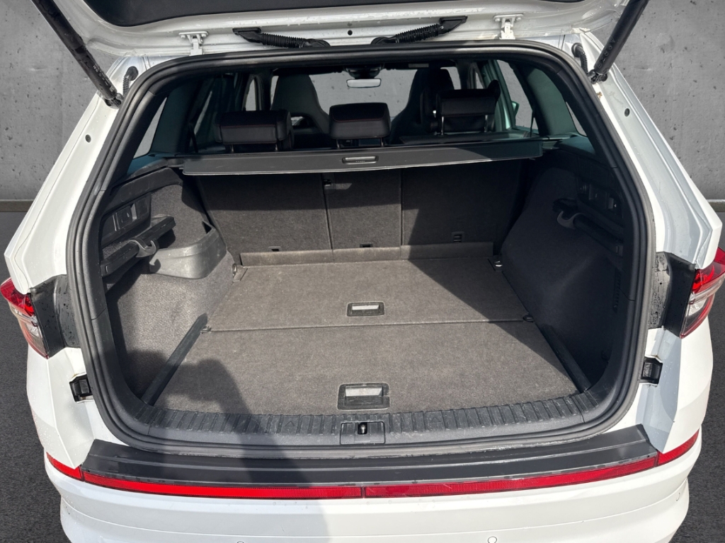 Fahrzeugabbildung SKODA Kodiaq RS 2.0 TSI 4x4 AHK LED NAV SHZ PDC Pano ACC L