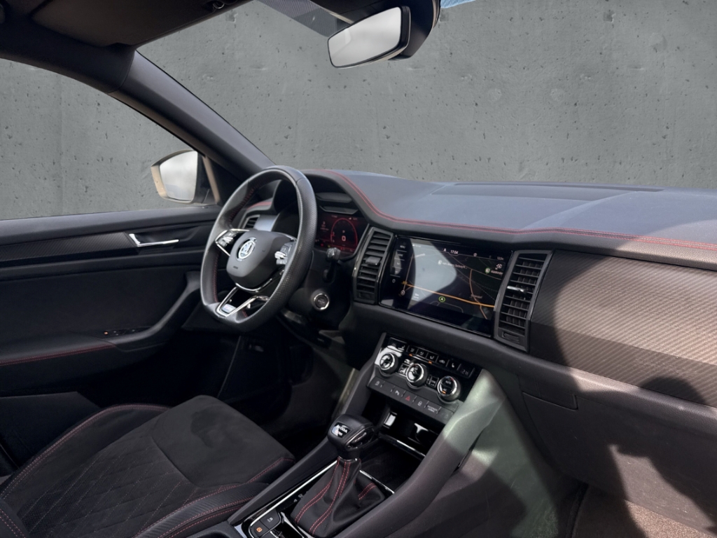 Fahrzeugabbildung SKODA Kodiaq RS 2.0 TSI 4x4 AHK LED NAV SHZ PDC Pano ACC L