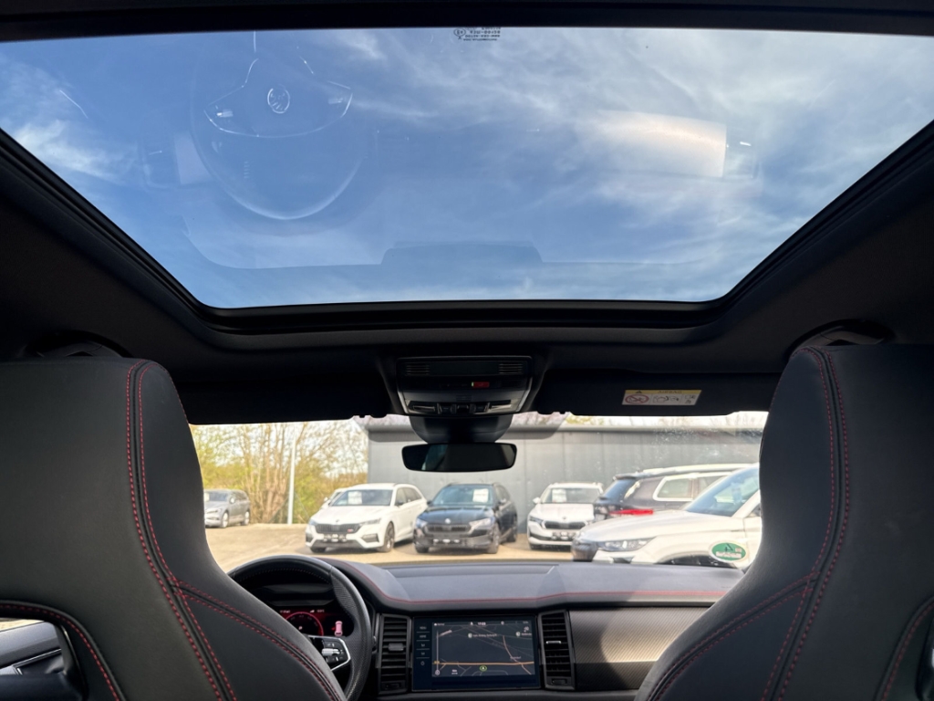 Fahrzeugabbildung SKODA Kodiaq RS 2.0 TSI 4x4 AHK LED NAV SHZ PDC Pano ACC L