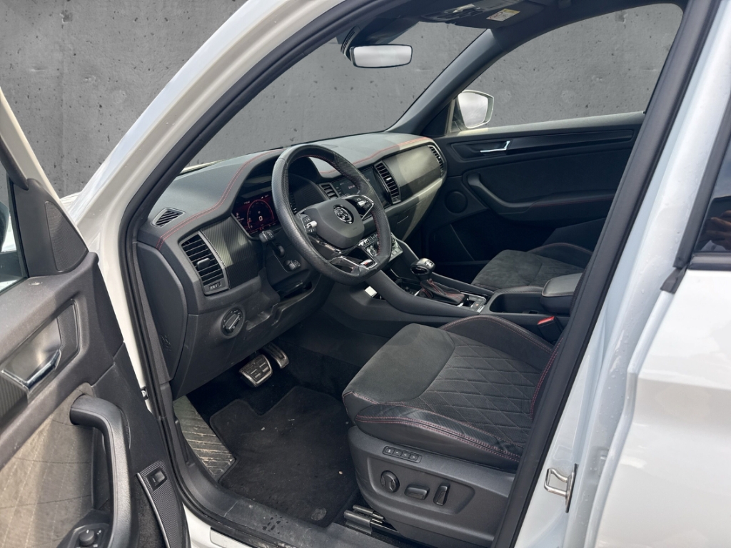 Fahrzeugabbildung SKODA Kodiaq RS 2.0 TSI 4x4 AHK LED NAV SHZ PDC Pano ACC L