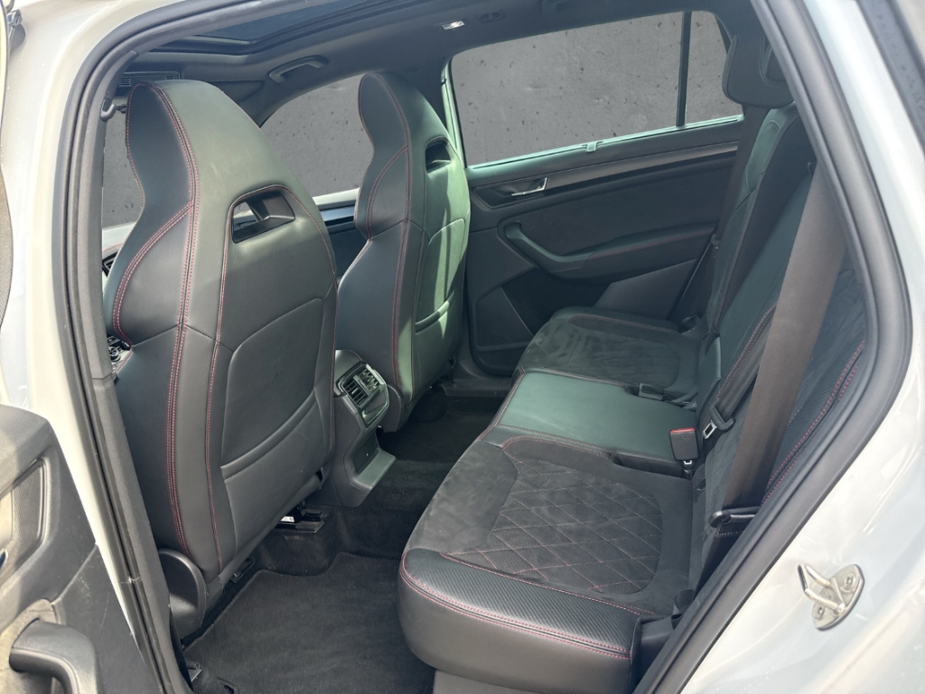 Fahrzeugabbildung SKODA Kodiaq RS 2.0 TSI 4x4 AHK LED NAV SHZ PDC Pano ACC L