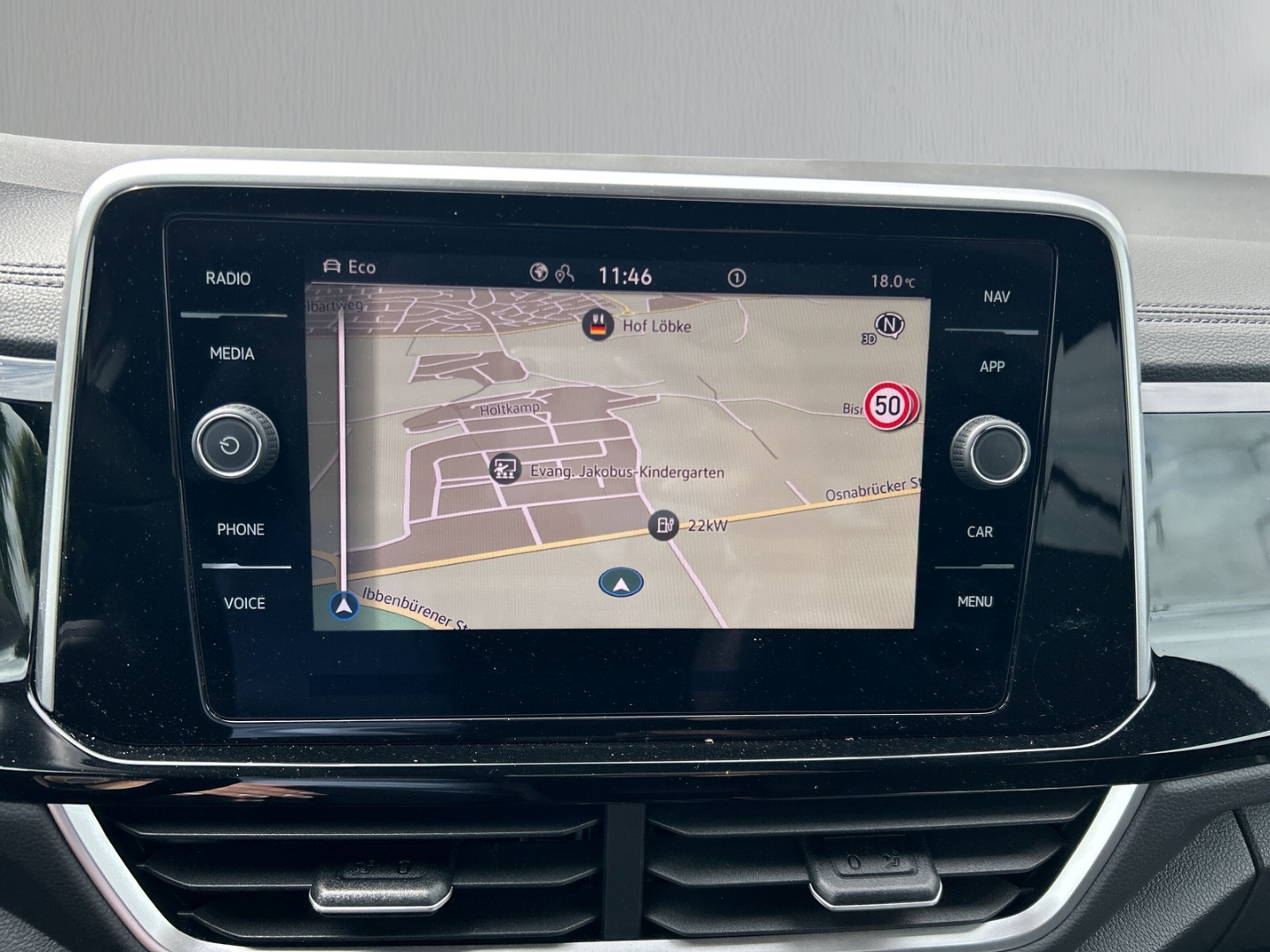 Fahrzeugabbildung Volkswagen T-Roc 1.5 TSI DSG R-Line AHK LED+ Navi ACC R-Kam