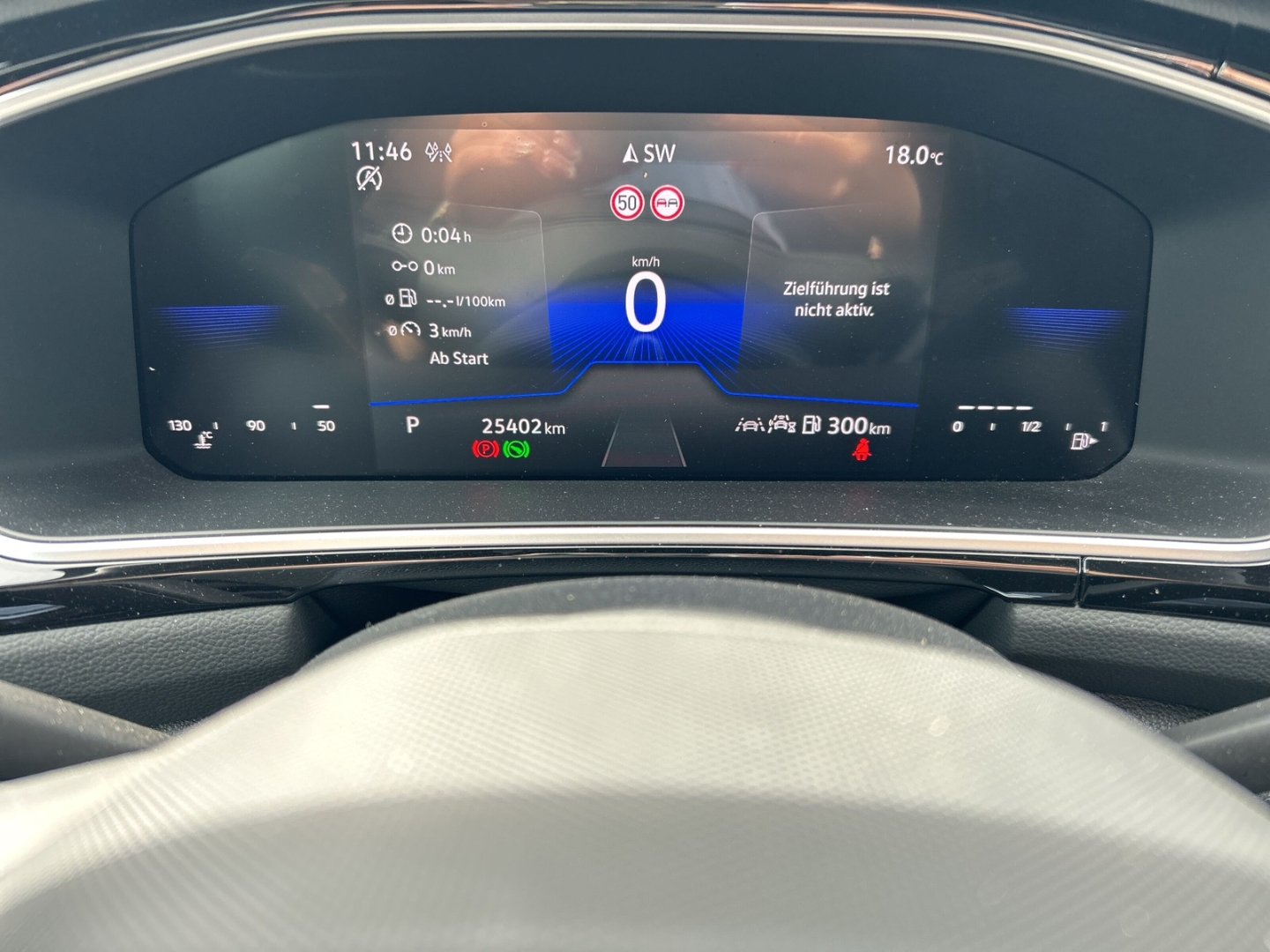 Fahrzeugabbildung Volkswagen T-Roc 1.5 TSI DSG R-Line AHK LED+ Navi ACC R-Kam