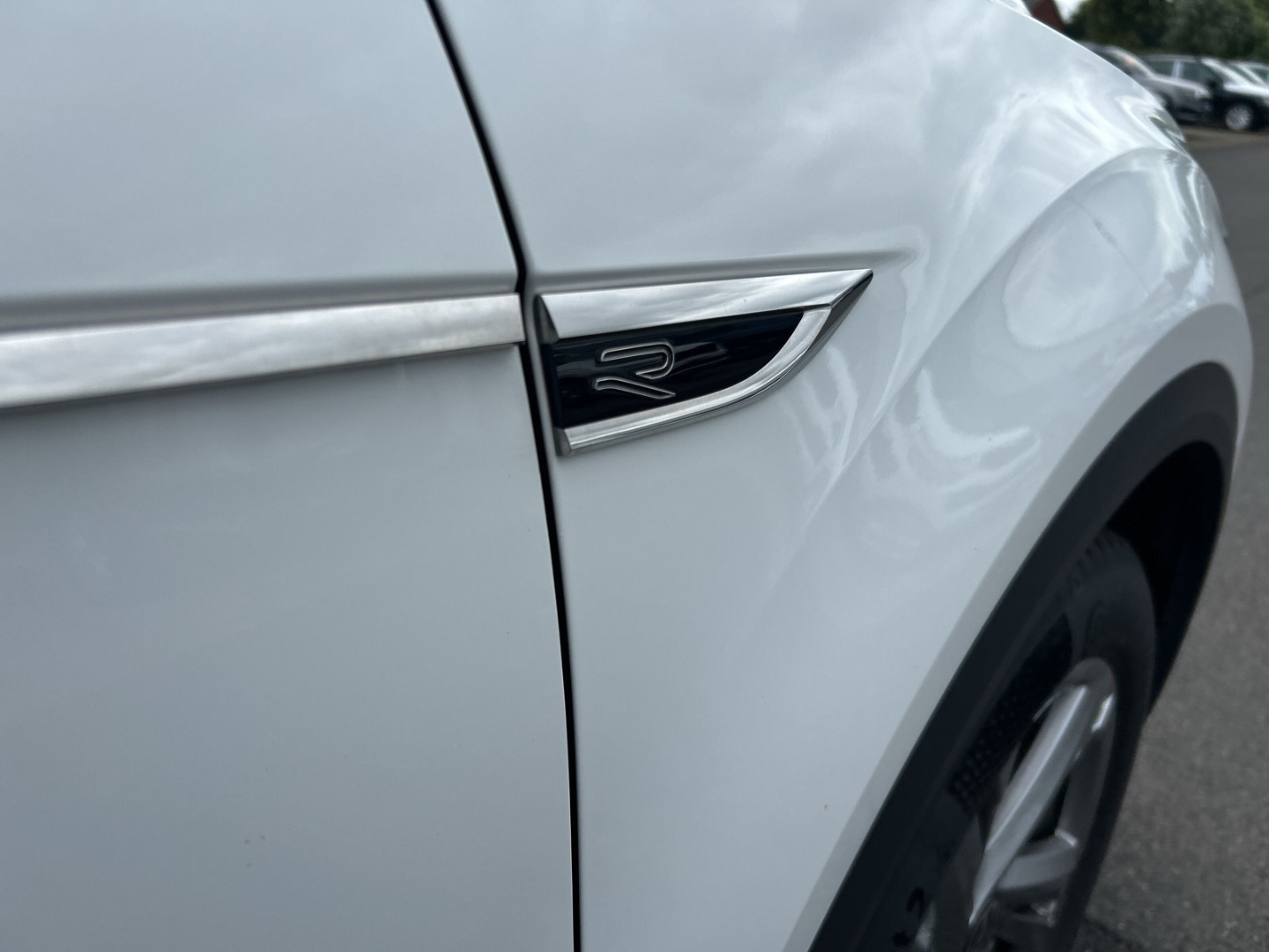 Fahrzeugabbildung Volkswagen T-Roc 1.5 TSI DSG R-Line AHK LED+ Navi ACC R-Kam