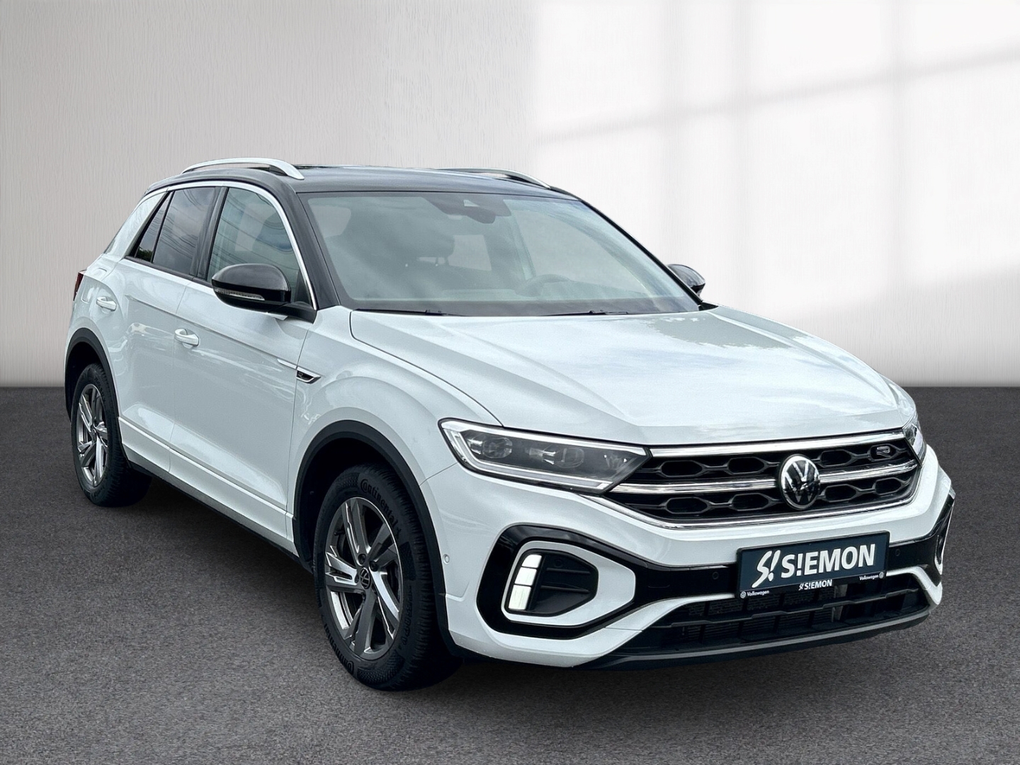 Fahrzeugabbildung Volkswagen T-Roc 1.5 TSI DSG R-Line AHK LED+ Navi ACC R-Kam