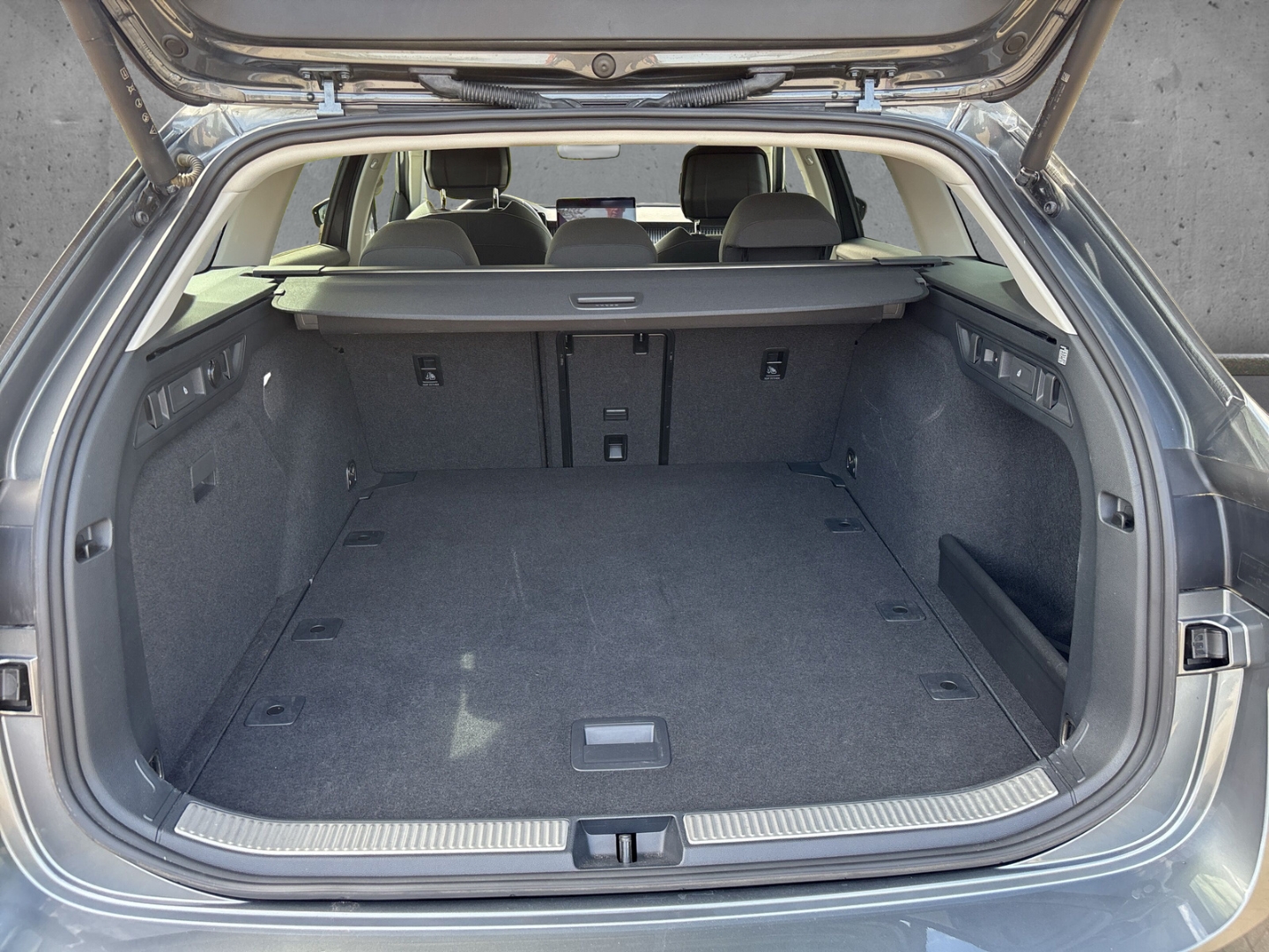 Fahrzeugabbildung SKODA Superb 1.5 mHEV DSG Selection AHK SHZ RFK LED Te