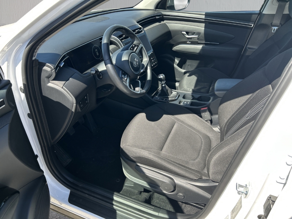 Fahrzeugabbildung Hyundai TUCSON 1.6 T-GDI MT 2WD SELECT LED Funkt-P Navi Smart Sense+ Digitales Cockpit Apple CarPlay