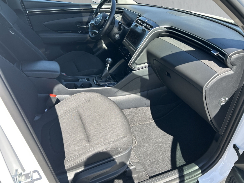 Fahrzeugabbildung Hyundai TUCSON 1.6 T-GDI MT 2WD SELECT LED Funkt-P Navi Smart Sense+ Digitales Cockpit Apple CarPlay