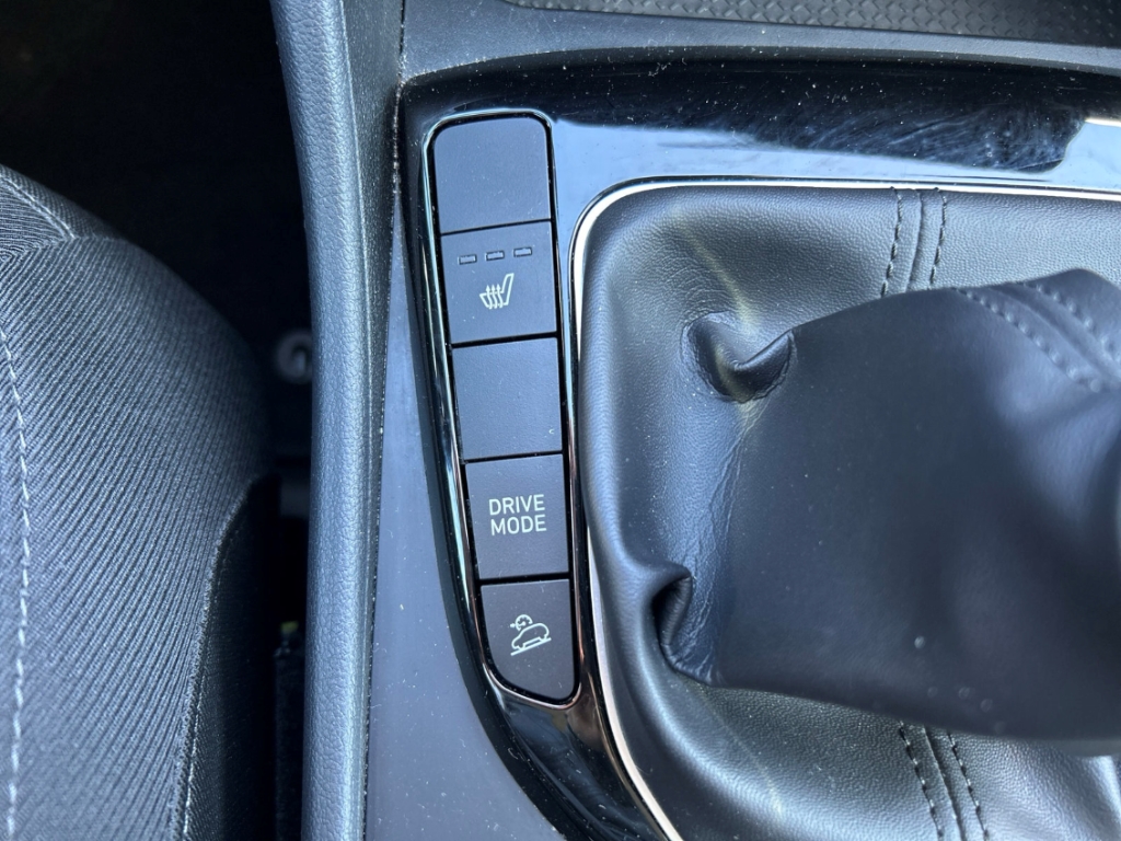 Fahrzeugabbildung Hyundai TUCSON 1.6 T-GDI MT 2WD SELECT LED Funkt-P Navi Smart Sense+ Digitales Cockpit Apple CarPlay
