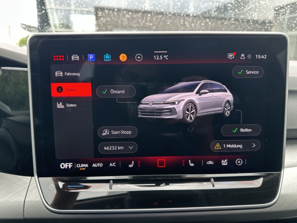Fahrzeugabbildung Volkswagen Golf Variant 1.5 eTSI 110 Life ACC LED SHZ GJR Privacy