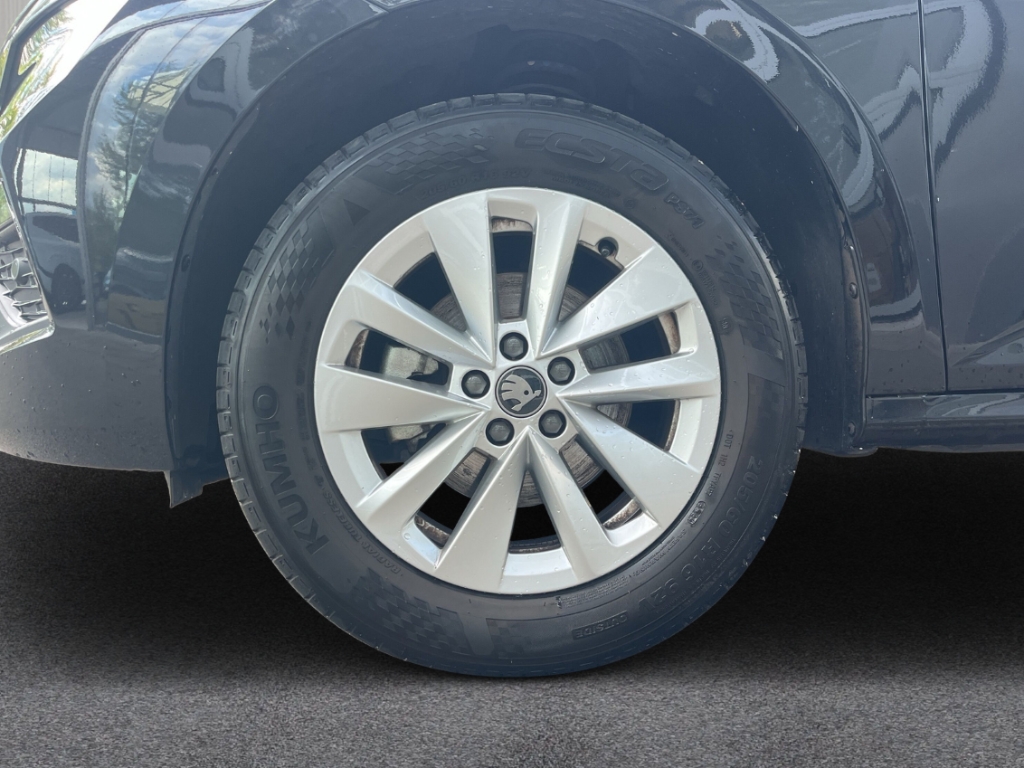 Fahrzeugabbildung SKODA Kamiq 1.0 TSI DSG Selection LED PDCv+h R-Kam DAB