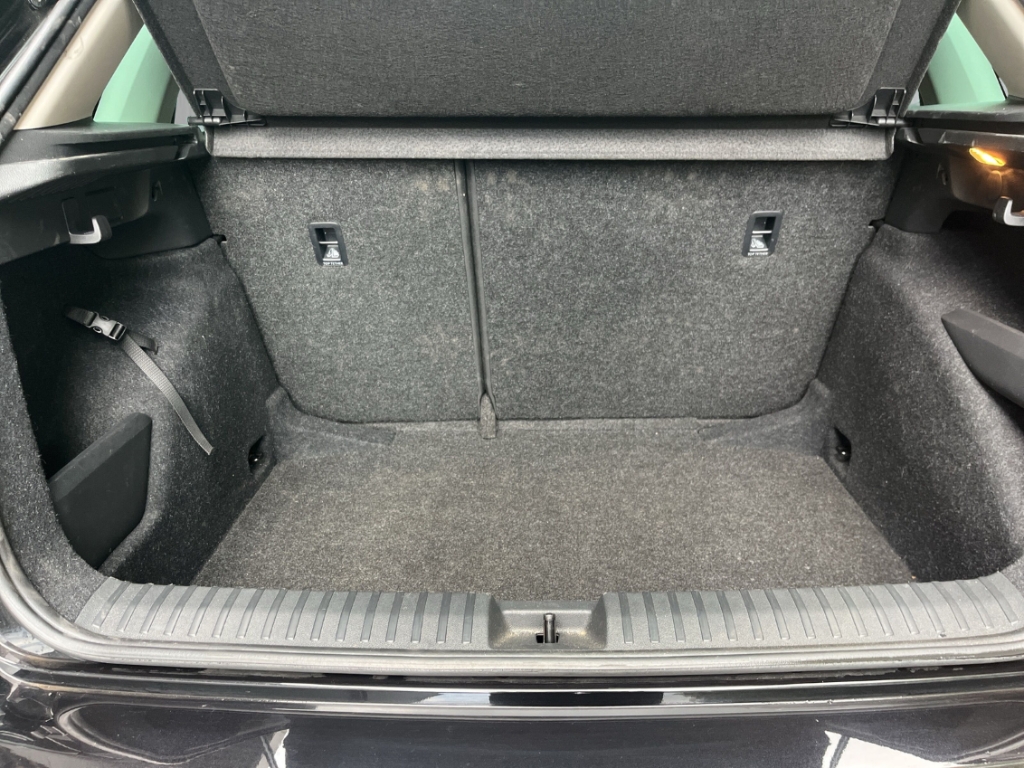 Fahrzeugabbildung SKODA Kamiq 1.0 TSI DSG Selection LED PDCv+h R-Kam DAB