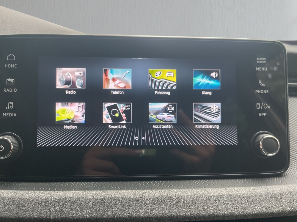 Fahrzeugabbildung SKODA Kamiq 1.0 TSI DSG Selection LED PDCv+h R-Kam DAB