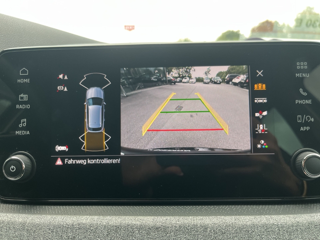 Fahrzeugabbildung SKODA Kamiq 1.0 TSI DSG Selection LED PDCv+h R-Kam DAB
