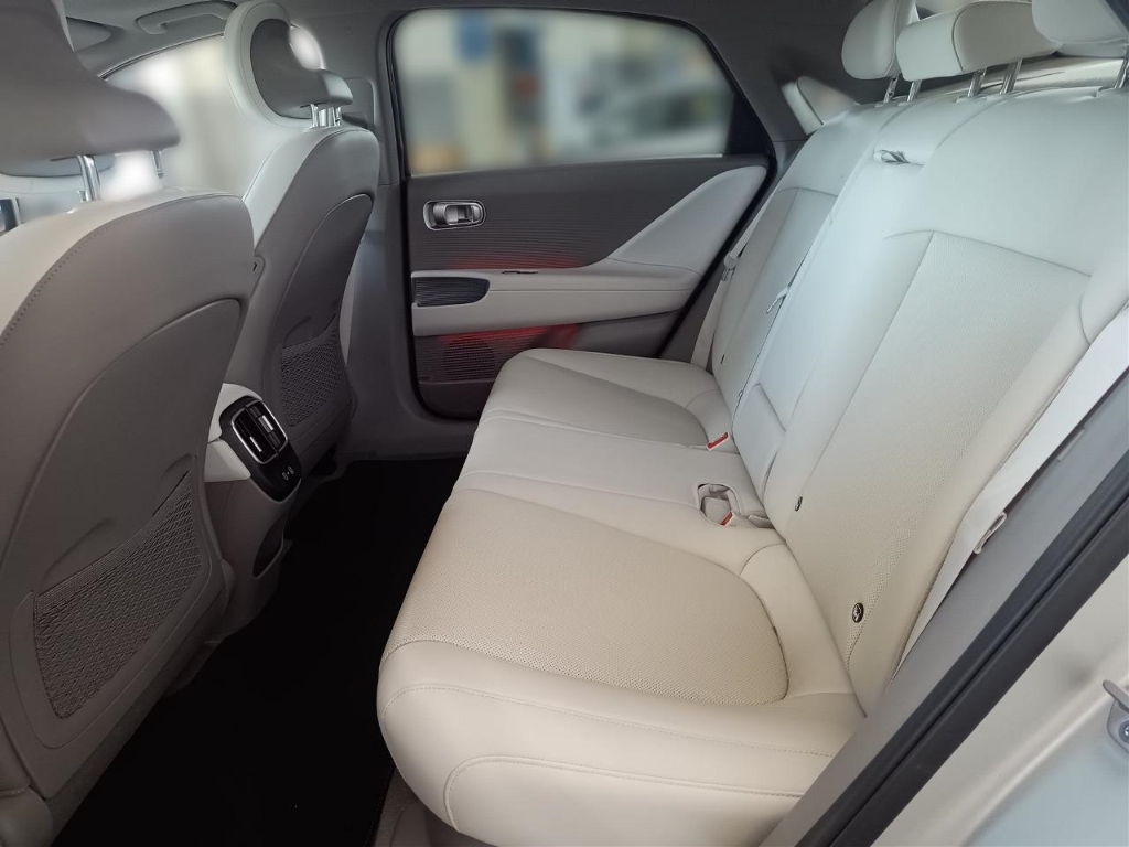 Fahrzeugabbildung Hyundai IONIQ 6 77,4kWh 2WD UNIQ Digi-Spiegel 20LM Schiebedach HUD Navi Digitales Cockpit