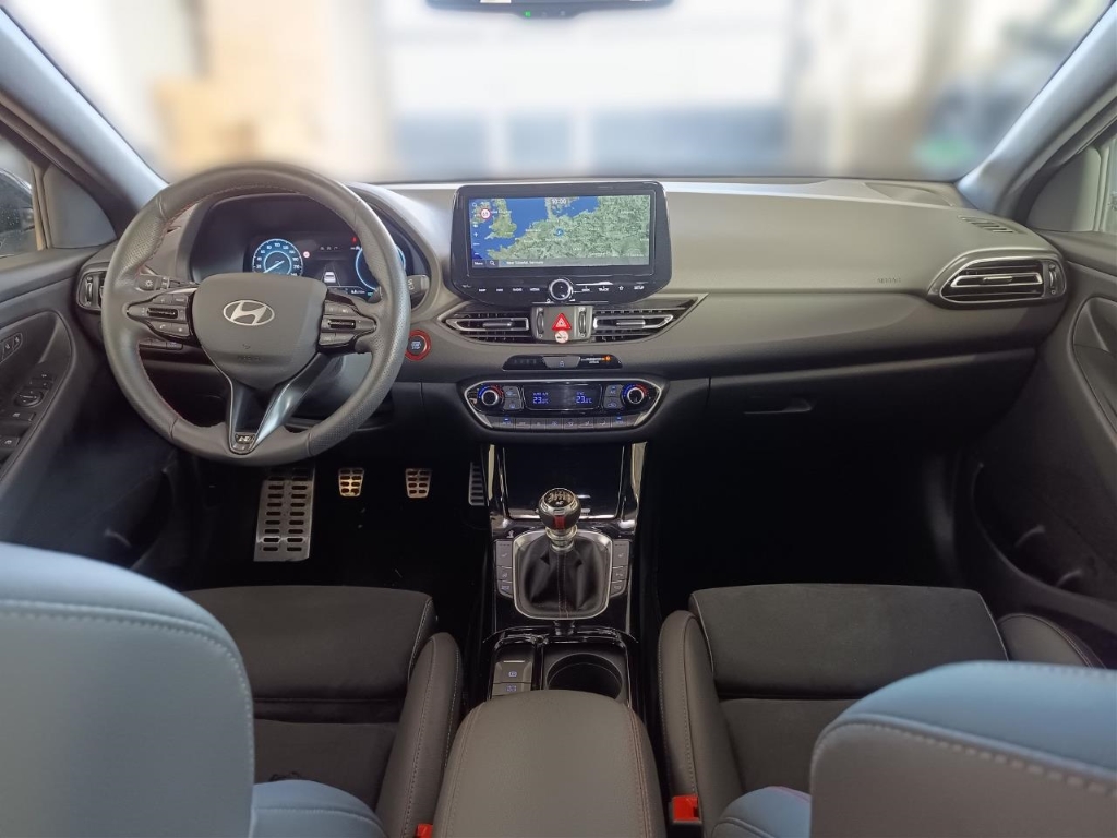 Fahrzeugabbildung Hyundai i30 FL Kombi 1.5 T-GDI MT MY25 N-Line Sitz-Paket Sportpaket Navi Digitales Cockpit
