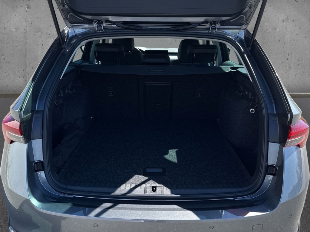 Fahrzeugabbildung SKODA Octavia Combi 2.0 TDI DSG SELECTION Navi AHK LM17