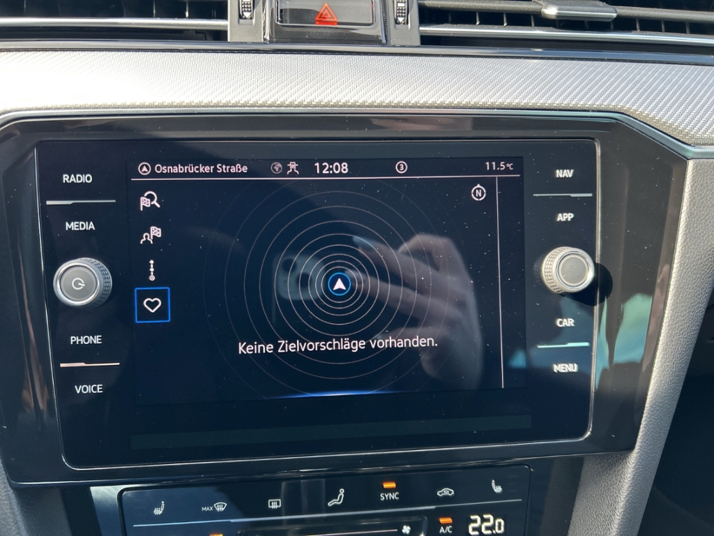 Fahrzeugabbildung Volkswagen Passat Variant TDI DSG R-Line AHK MatrLED Navi