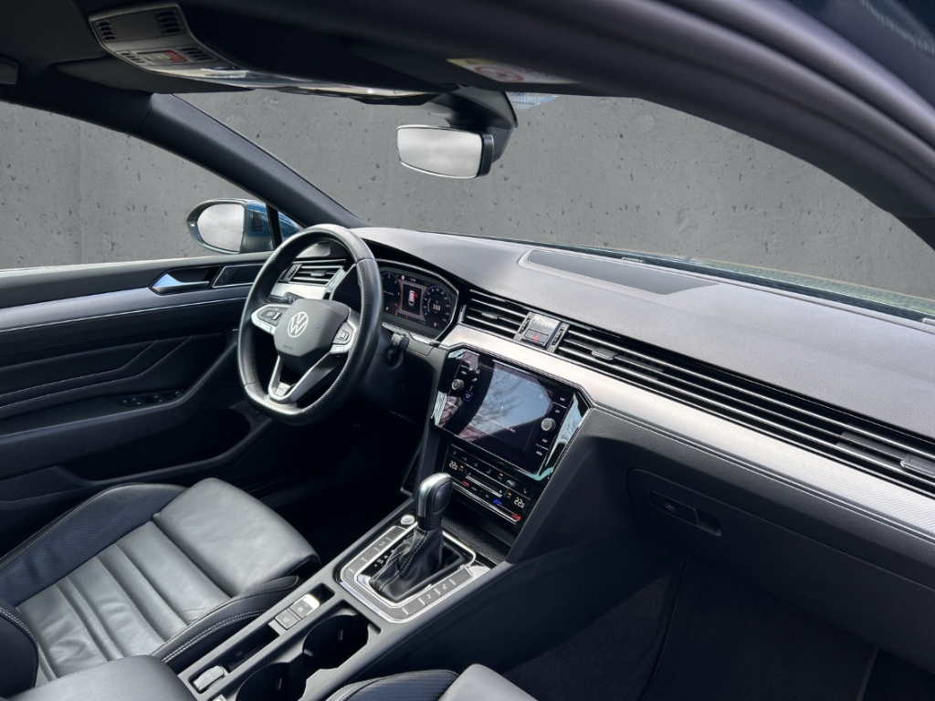 Fahrzeugabbildung Volkswagen Passat Variant TDI DSG R-Line AHK MatrLED Navi