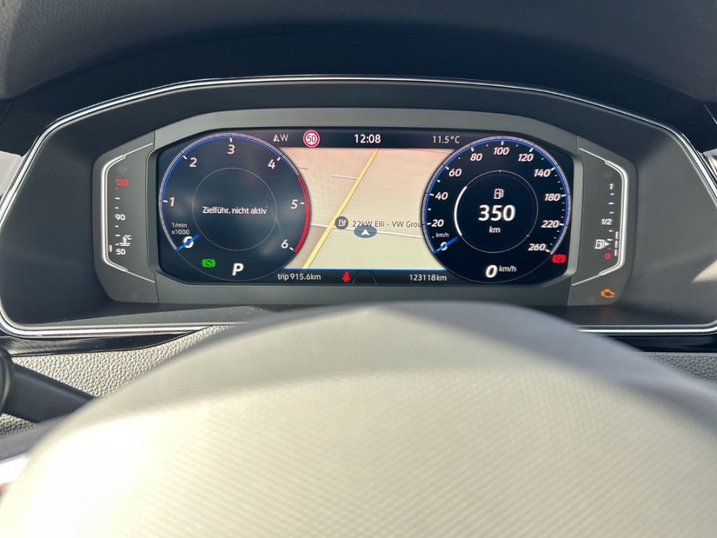 Fahrzeugabbildung Volkswagen Passat Variant TDI DSG R-Line AHK MatrLED Navi