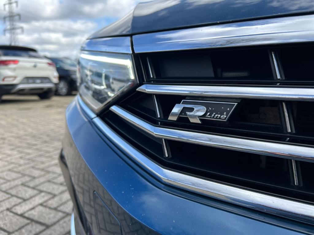 Fahrzeugabbildung Volkswagen Passat Variant TDI DSG R-Line AHK MatrLED Navi