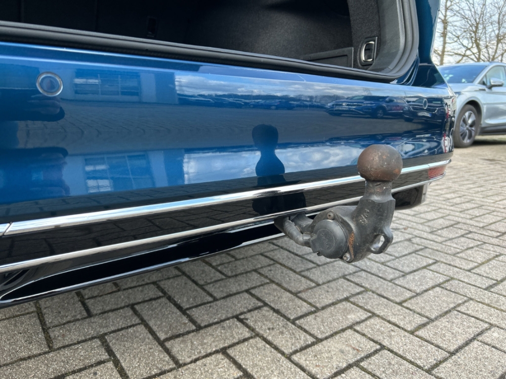 Fahrzeugabbildung Volkswagen Passat Variant TDI DSG R-Line AHK MatrLED Navi