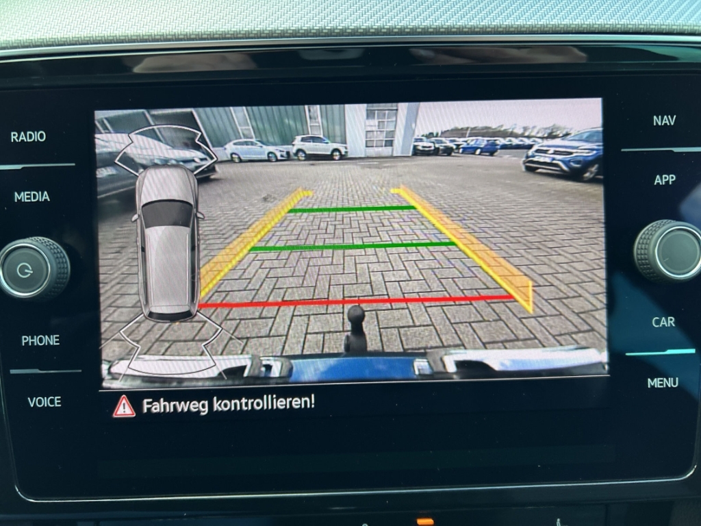 Fahrzeugabbildung Volkswagen Passat Variant TDI DSG R-Line AHK MatrLED Navi