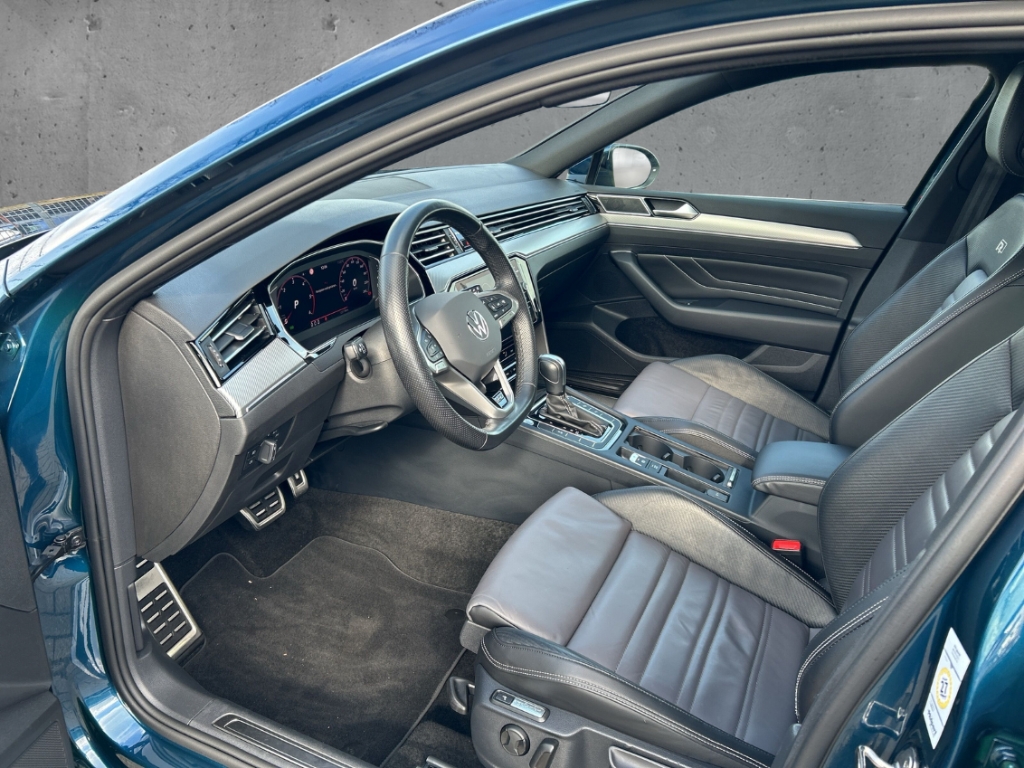 Fahrzeugabbildung Volkswagen Passat Variant TDI DSG R-Line AHK MatrLED Navi