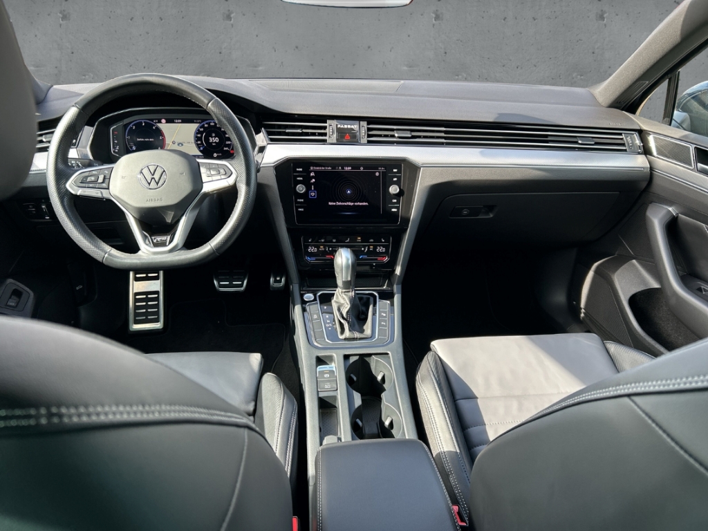 Fahrzeugabbildung Volkswagen Passat Variant TDI DSG R-Line AHK MatrLED Navi