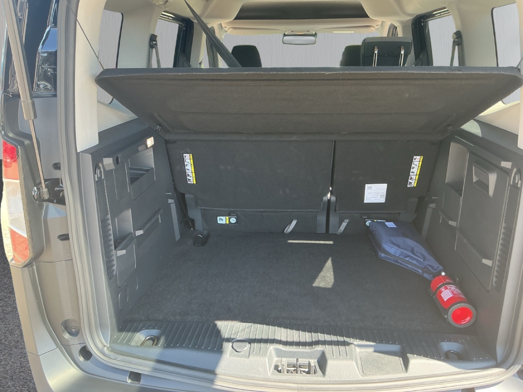 Fahrzeugabbildung Ford Tourneo Courier Titanium AHK ACC LM17 Winterpak. LED TFL