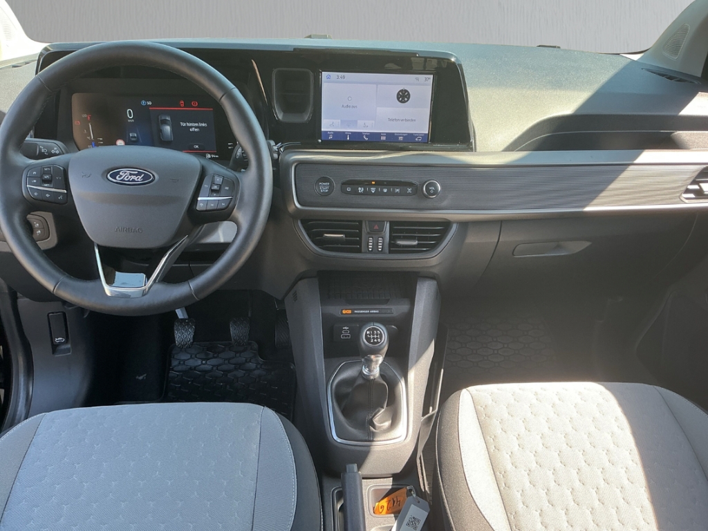 Fahrzeugabbildung Ford Tourneo Courier Titanium AHK ACC LM17 Winterpak. LED TFL