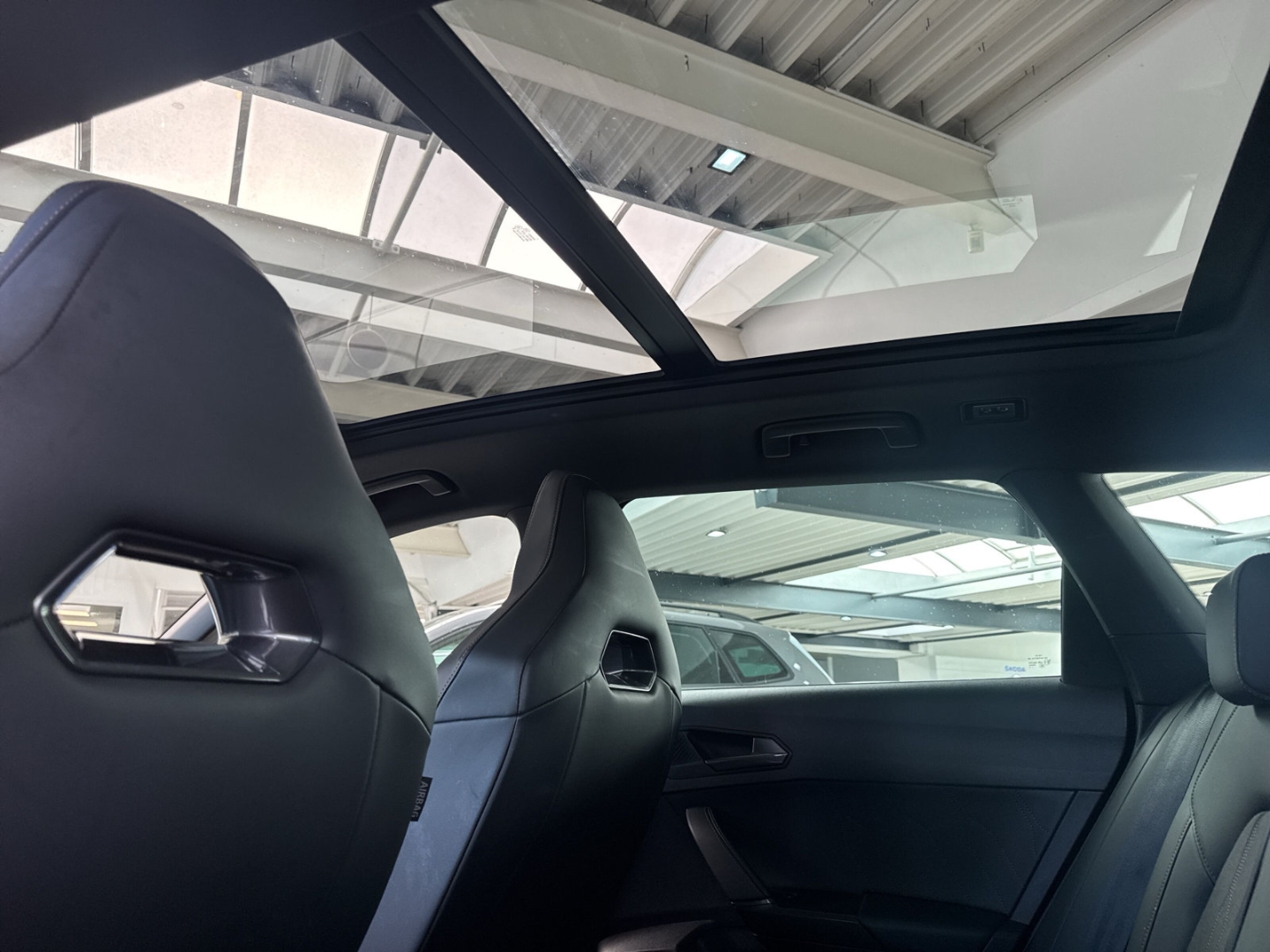 Fahrzeugabbildung CUPRA Leon Sportstourer VZ PANO NAV ACC KLIM LED KESSY