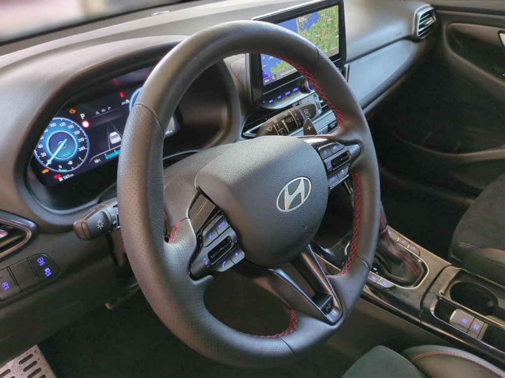 Fahrzeugabbildung Hyundai i30 FL Kombi 1.5 T-GDI 48V DCT N-Line Sitz-Paket MY25 Sportpaket Navi Digitales Cockpit