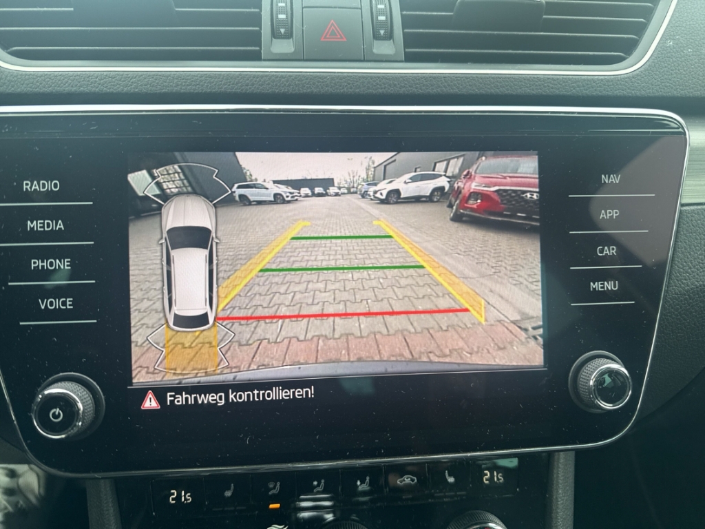 Fahrzeugabbildung SKODA Superb Combi TDI DSG Style AHK MatrLED Navi elHe