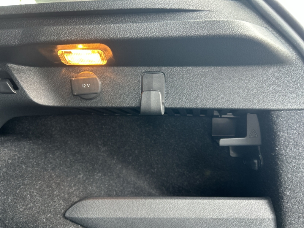 Fahrzeugabbildung SKODA Kamiq 1.0 TSI SELECTION LED AHK SHZ PDC AppleCarplay