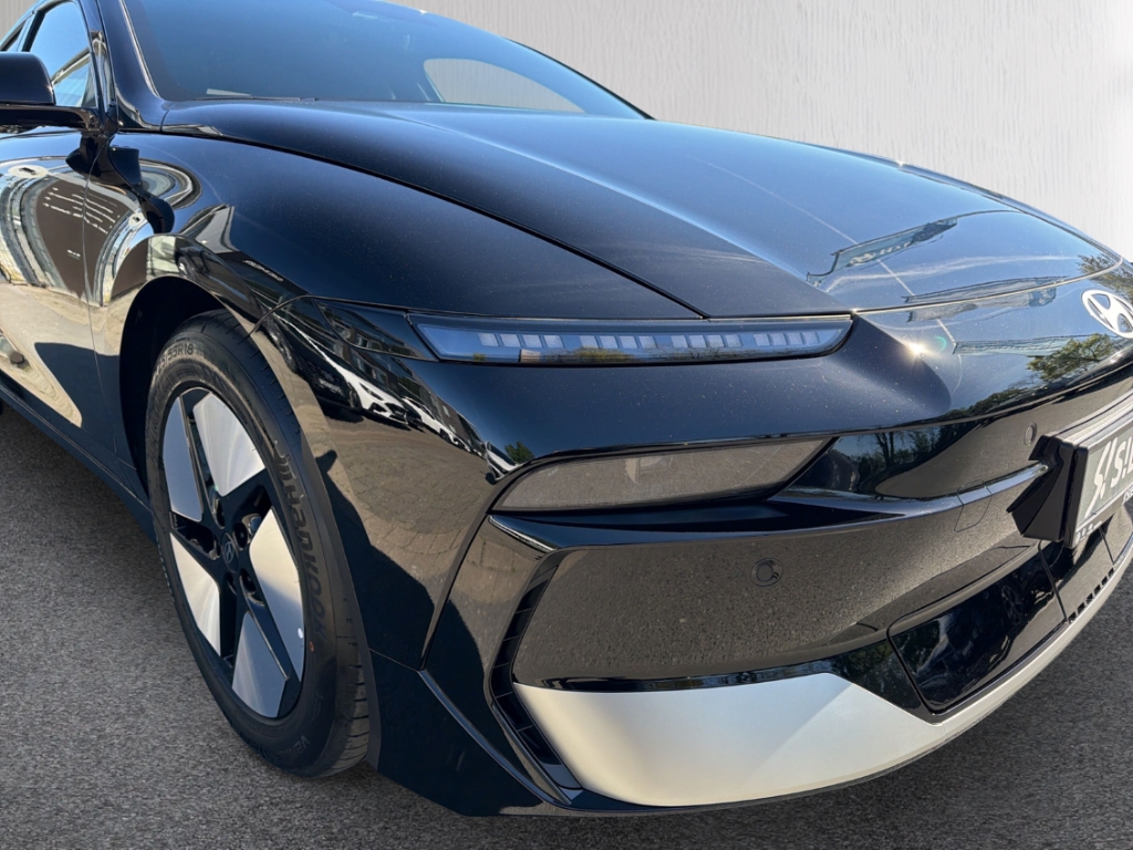Fahrzeugabbildung Hyundai IONIQ 6 EV FL MY26 84kWh 2WD CENTRIQ Matrix LED Blendfreies Fernl. Kurvenlicht ACC
