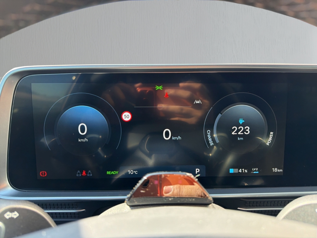 Fahrzeugabbildung Hyundai IONIQ 6 EV FL MY26 84kWh 2WD CENTRIQ Matrix LED Blendfreies Fernl. Kurvenlicht ACC