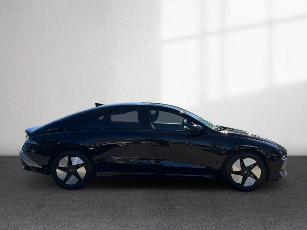 Fahrzeugabbildung Hyundai IONIQ 6 EV FL MY26 84kWh 2WD CENTRIQ Matrix LED Blendfreies Fernl. Kurvenlicht ACC